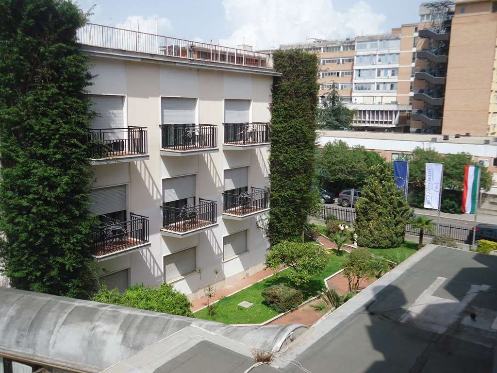 Hotel De La Ville Central لاتينا المظهر الخارجي الصورة