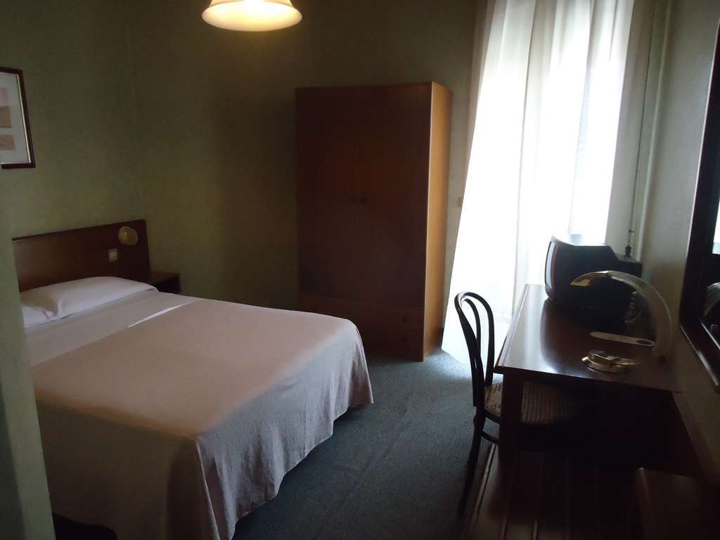 Hotel De La Ville Central لاتينا الغرفة الصورة