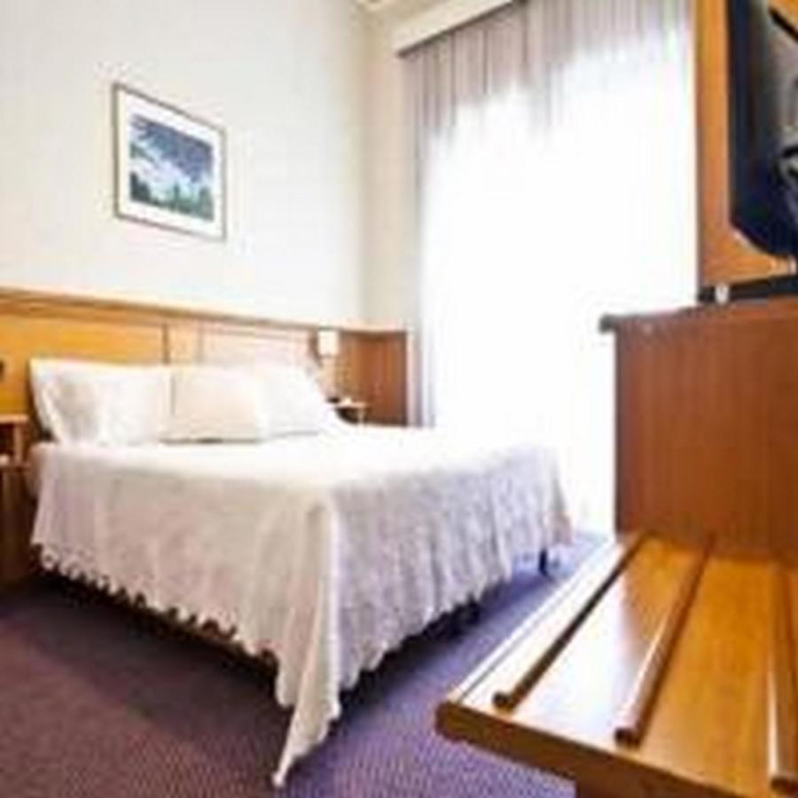 Hotel De La Ville Central لاتينا المظهر الخارجي الصورة